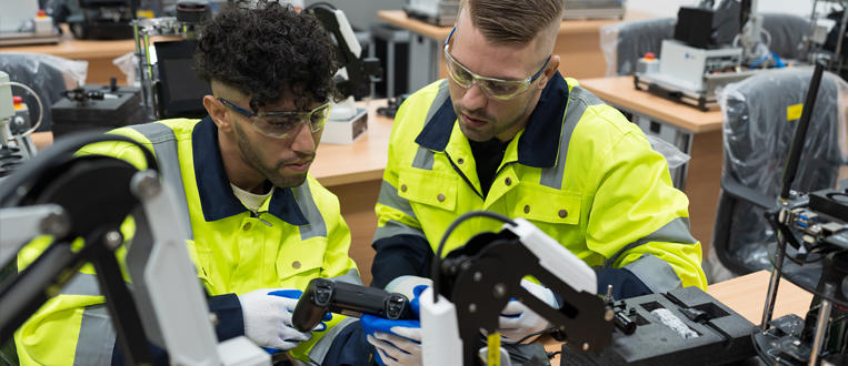 NIST-training-blog-second-chance photo of JARC manufacturing job trainees